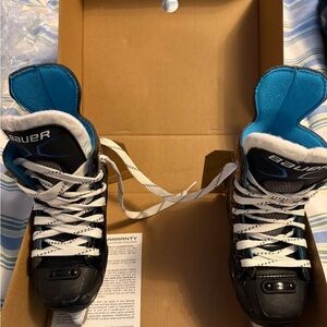 Bauer XLP Hockey Skates in Youth 9